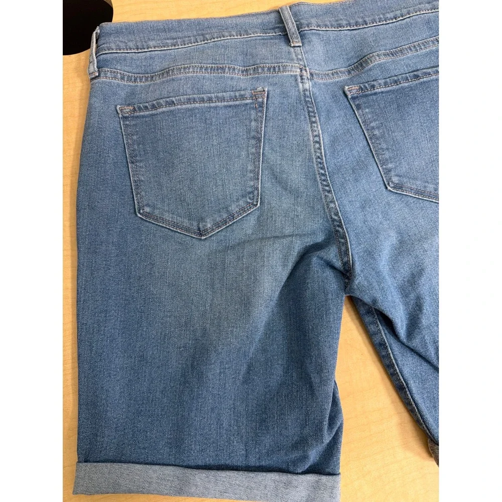 Old Navy Womens Fitted Stretch Denim Shorts Medium Wash Rolled Cuff Size 10